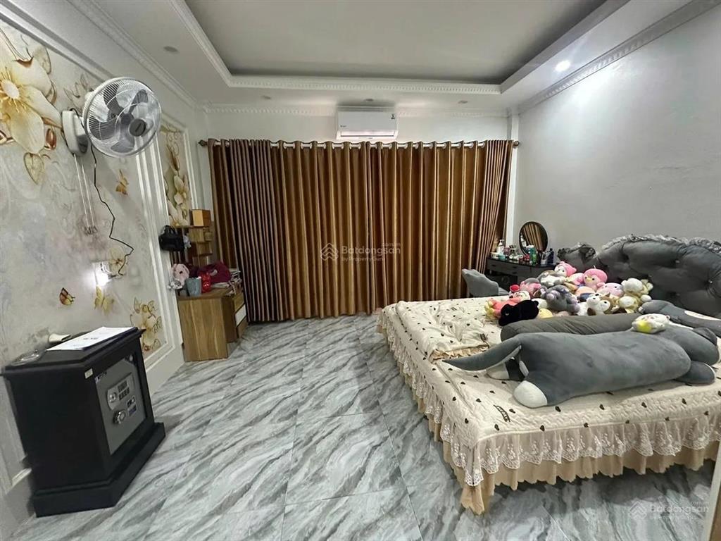 Bán nhà phố trần thái tông, cầu giấy, 55m2, ô tô 40m, ngõ thông, kinh doanh, 14 tỷ