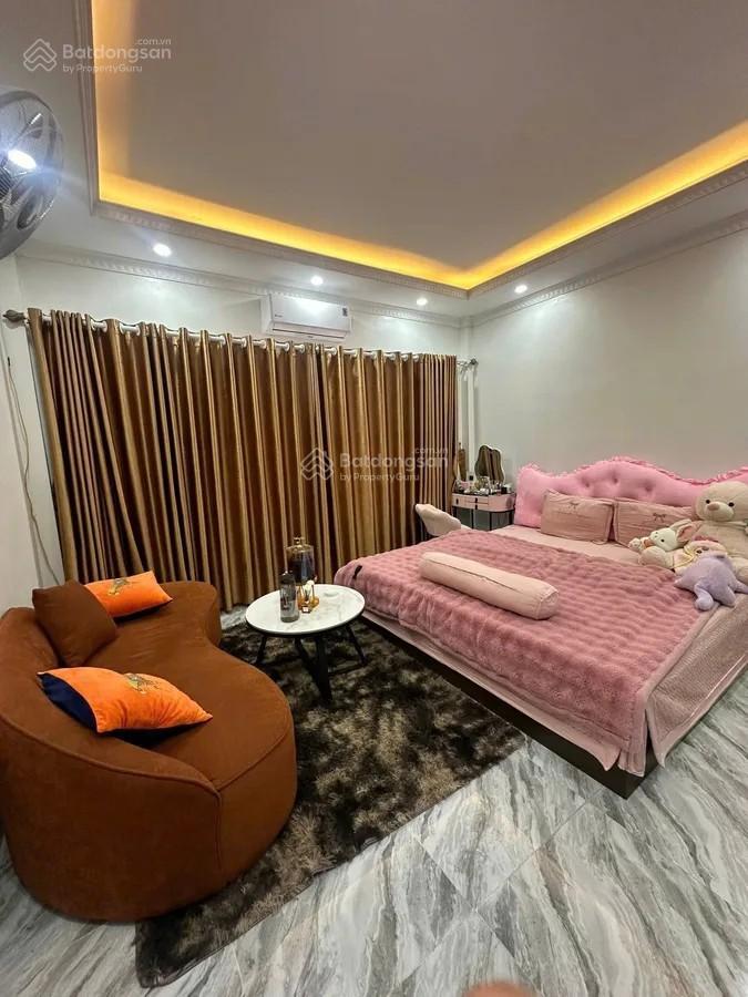 Bán nhà phố trần thái tông, cầu giấy, 55m2, ô tô 40m, ngõ thông, kinh doanh, 14 tỷ