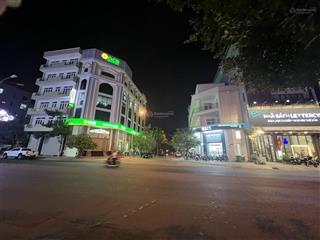 Toà nhà ngay trung tâm hành chính dĩ an cho thuê 75tr/tháng 250m ngang 10m dài 25m  giá 35tỷ