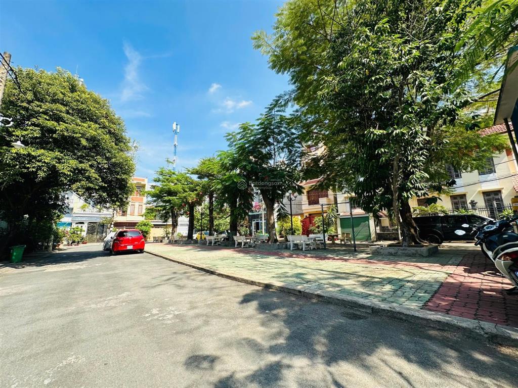 Kẹt bank! bán nhà 3 tầng  gần đường hoàng diệu 2  thủ đức  90m²