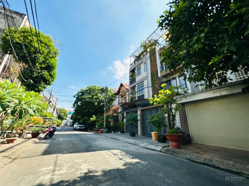 Kẹt bank! bán nhà 3 tầng  gần đường hoàng diệu 2  thủ đức  90m²