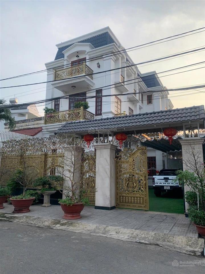 Nợ bank  cần ra gấp biệt thự tâm huyết đường linh trung  đối diện công viên 244m ngang 12m