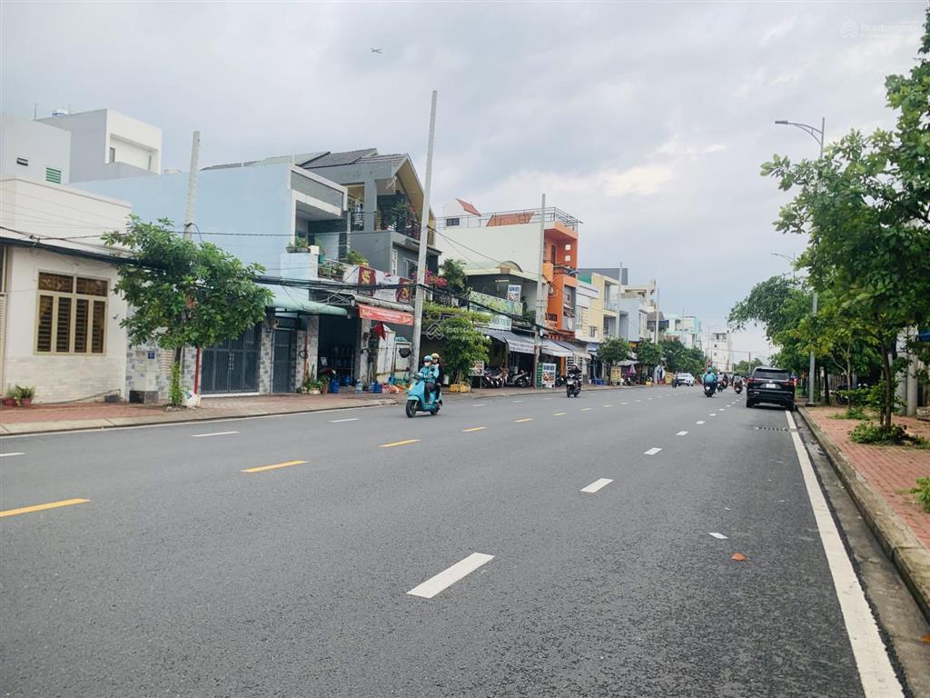 Siêu phẩm nhà mặt tiền kinh doanh  1 trệt 1 lửng 2 lầu  128.5m2 ngang 8m