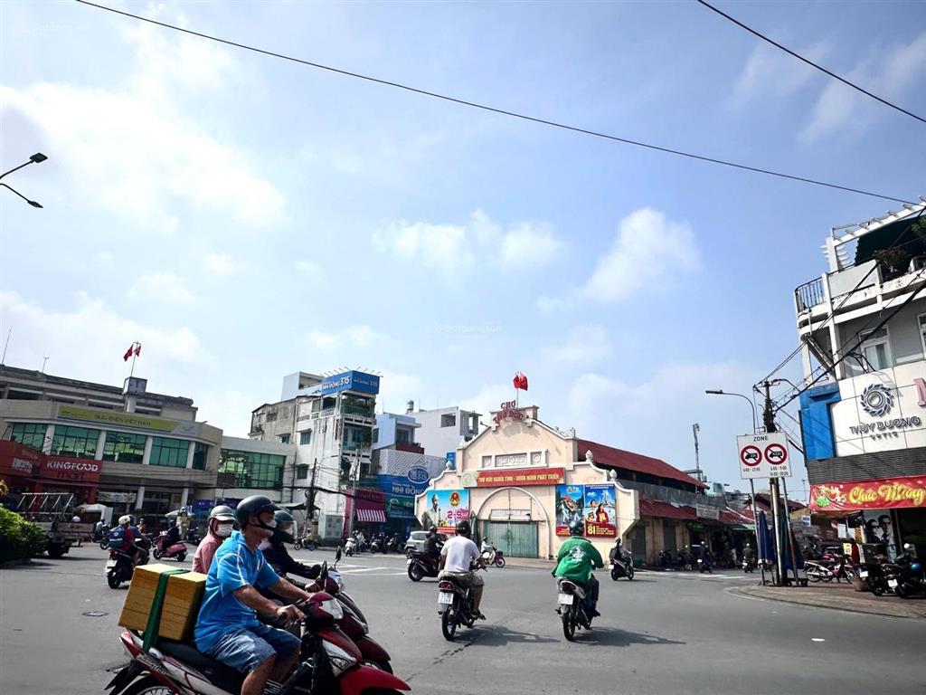 Giá đầu tư!!! 51triệu/m2  184m ngang 11.4m  lô đất trung tâm gần chợ thủ đức