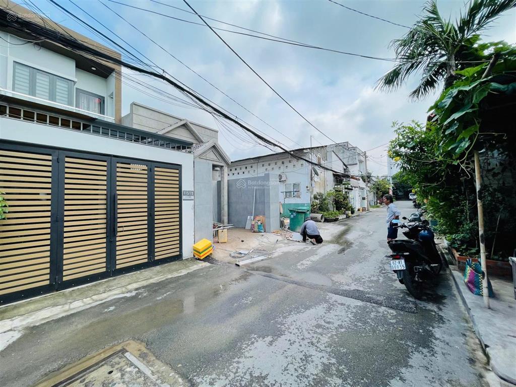 Giá đầu tư!!! 51triệu/m2  184m ngang 11.4m  lô đất trung tâm gần chợ thủ đức