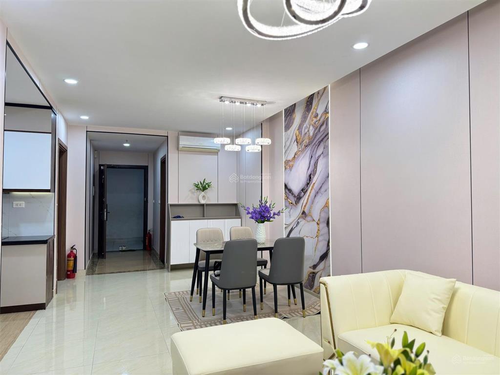 Giá thật bán nhanh. tôi bán ch77m2 (2pn + 2wc), full nội thất mới đẹp  giá nét 7,3 tỷ cc five star