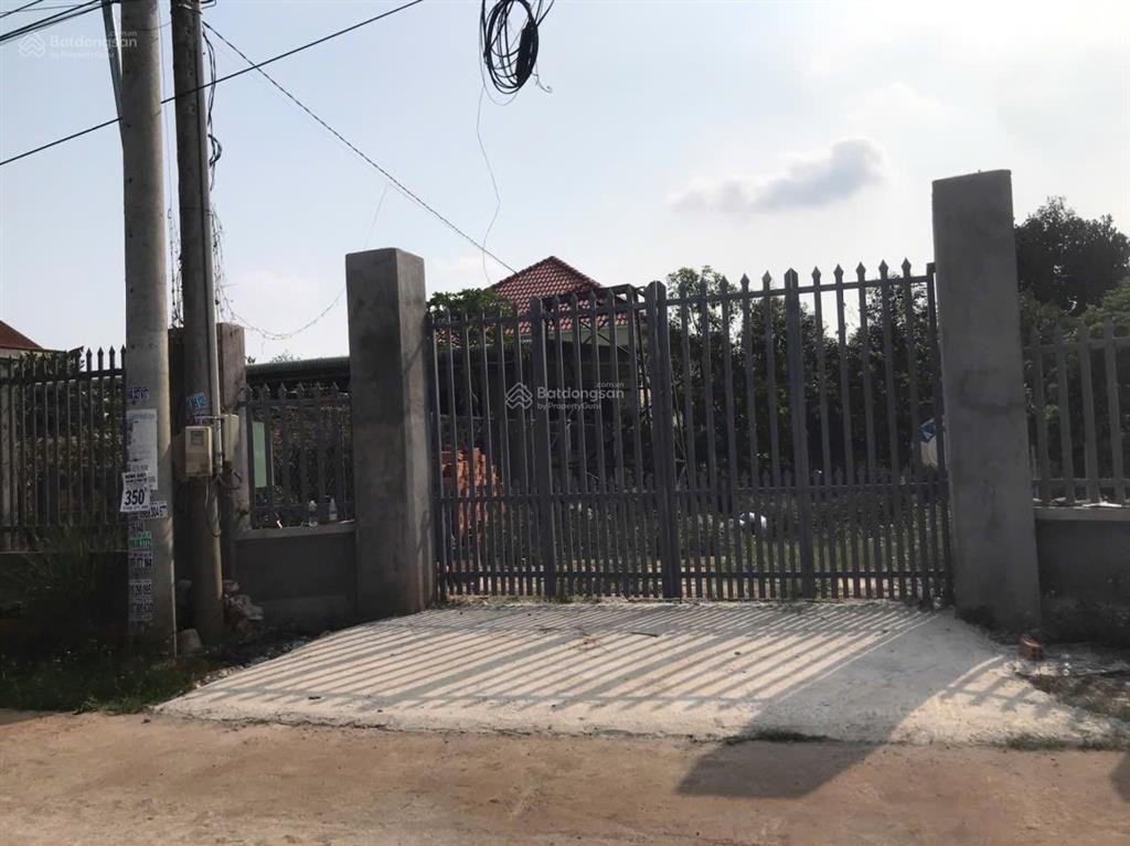 Bán vườn trái cây đất đỏ, đường bê tông, giáp nhựa, giá 1,79 tỉ.