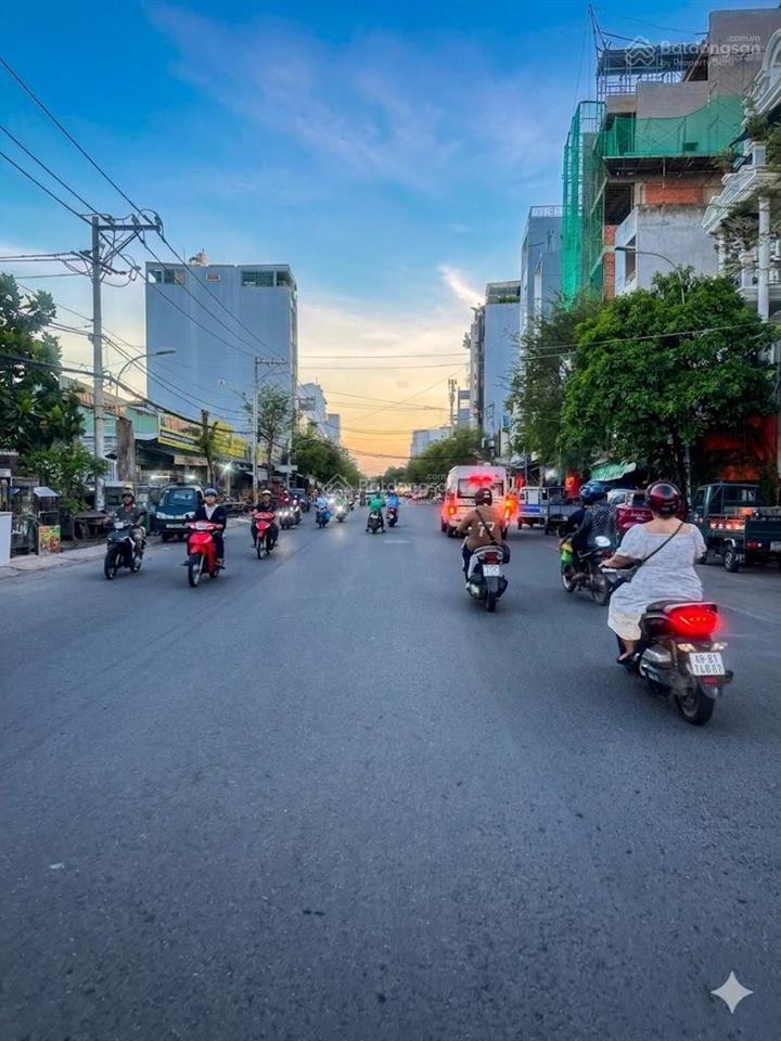 Mặt tiền phạm văn bạch ngay ga metro, p15, tân bình. 6 x 27m nh 9m gpxd hầm + 7 tầng 22 tỷ