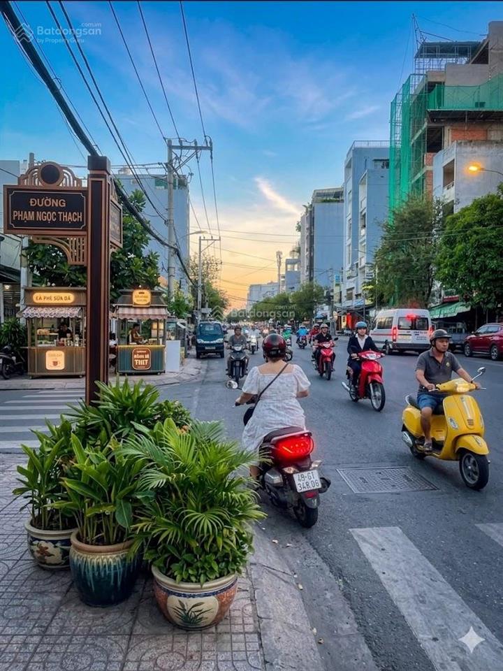 Mặt tiền phạm văn bạch ngay ga metro, p15, tân bình. 6 x 27m nh 9m gpxd hầm + 7 tầng 22 tỷ