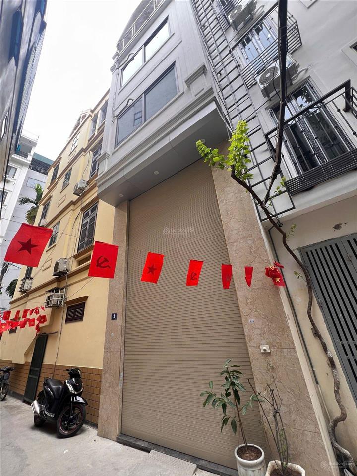 Nhà mới dân xây ngõ to ô tô đỗ cách nhà có vài bước chân
