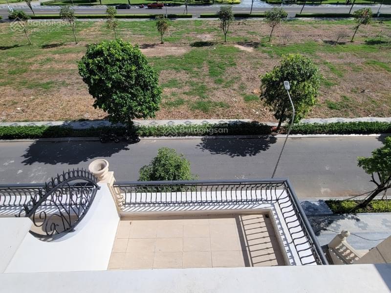 Nhà 7x23m hầm + 4 tầng + sân thượng diện tích lớn hiếm khai thác đa công năng