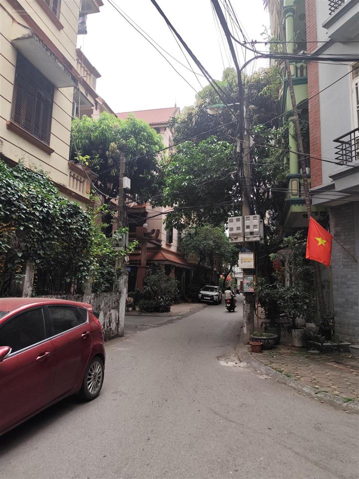 Nguyễn văn huyên  chỉ 13 tỷ  40m, mt 10m  5 tầng  ô tô tránh , vào nhà  lô góc  ngõ thông .