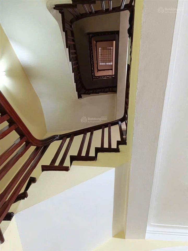 Chính chủ nhà em  ngõ 23 xuân la  17,5 tỷ  65m2, mt 5m  5 tầng  7 chỗ đỗ cửa  3 phút ra hồ .