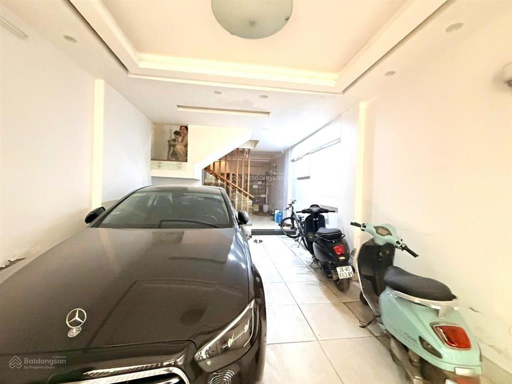 Chính chủ nhà em  ngõ 23 xuân la  17,5 tỷ  65m2, mt 5m  5 tầng  7 chỗ đỗ cửa  3 phút ra hồ .