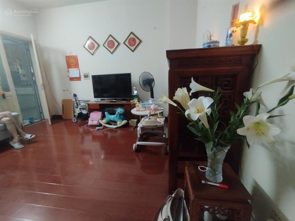 Chỉ 5.7 tỷ  chung cư hoàng quốc việt  70m2  2 ngủ, 1 khách, 1 bếp  đủ nội thất  slot gửi ô tô