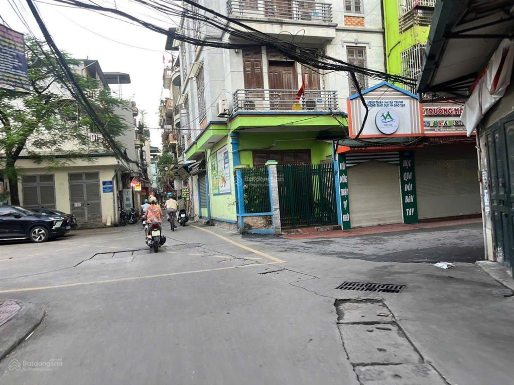 Hàng kín  chùa quỳnh  1 nhà ra phố  120,7m, mt 5,5m  lô góc  gara  nhà cấp 4 .