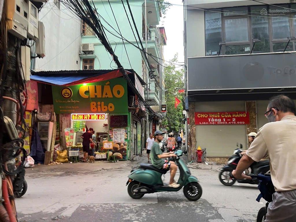 Hàng kín  chùa quỳnh  1 nhà ra phố  120,7m, mt 5,5m  lô góc  gara  nhà cấp 4 .
