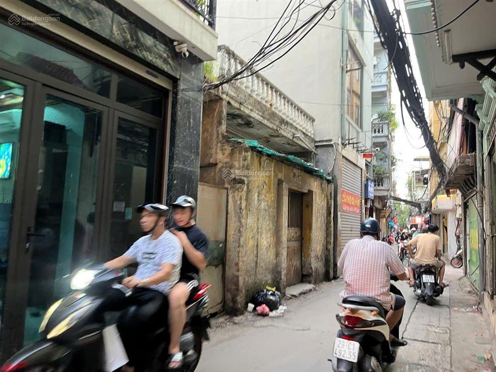 Hàng kín  chùa quỳnh  1 nhà ra phố  120,7m, mt 5,5m  lô góc  gara  nhà cấp 4 .