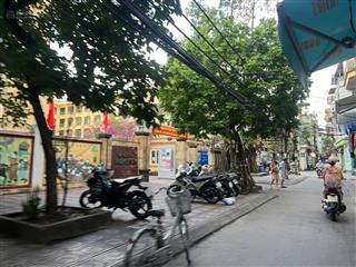 Hàng kín  chùa quỳnh  1 nhà ra phố  120,7m, mt 5,5m  lô góc  gara  nhà cấp 4 .