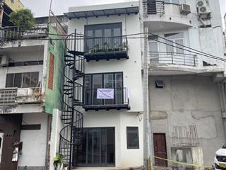 Cho thuê nhà 3 tầng mặt tiền gần tân sơn nhất, vỉa hè 4m, tiện kinh doanh