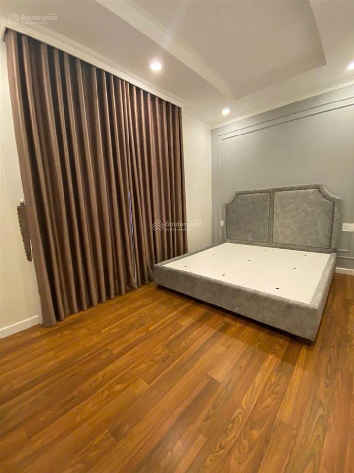 Cho thuê biệt thự khu nam viên, phú mỹ hưng, 126m2(7x18) 5pn,5wc,3 tầng, áp mái, cạnh công viên 2ha