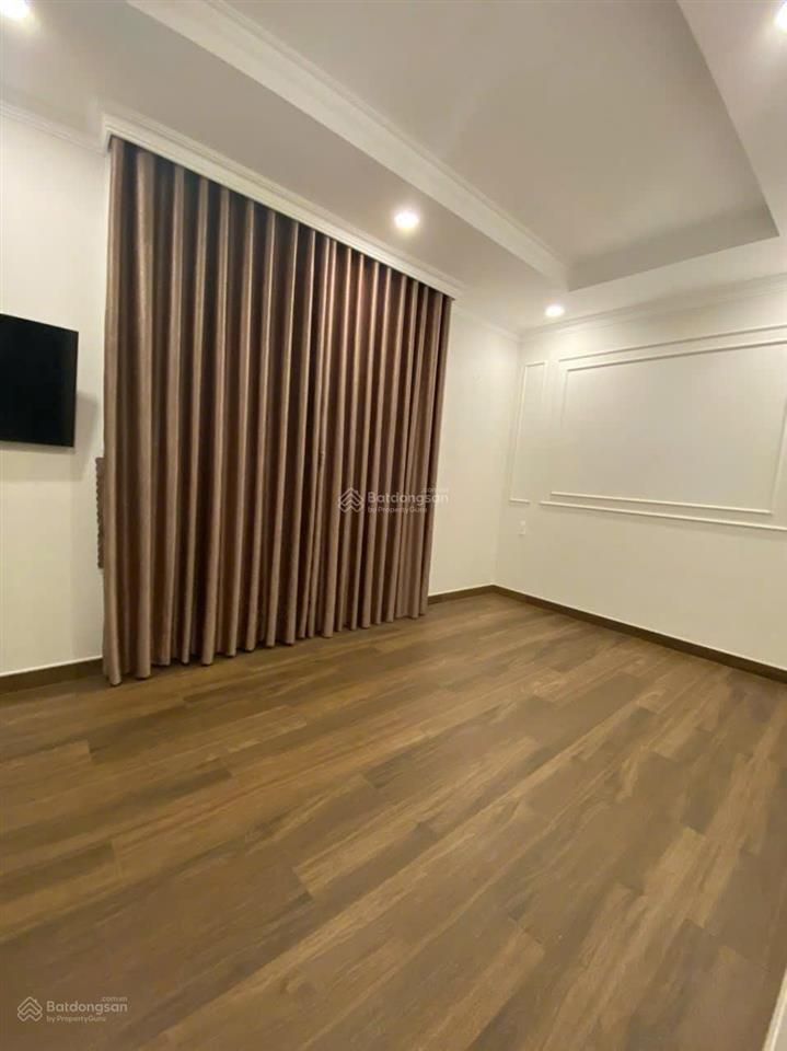 Cho thuê biệt thự khu nam viên, phú mỹ hưng, 126m2(7x18) 5pn,5wc,3 tầng, áp mái, cạnh công viên 2ha