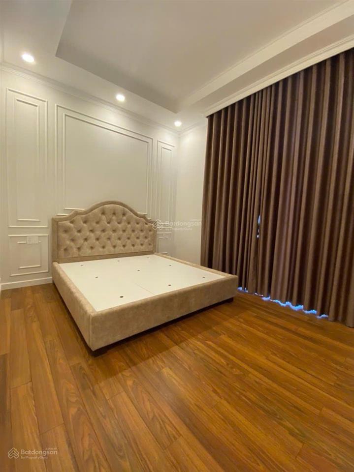 Cho thuê biệt thự khu nam viên, phú mỹ hưng, 126m2(7x18) 5pn,5wc,3 tầng, áp mái, cạnh công viên 2ha