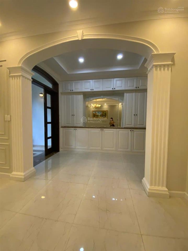 Cho thuê biệt thự khu nam viên, phú mỹ hưng, 126m2(7x18) 5pn,5wc,3 tầng, áp mái, cạnh công viên 2ha