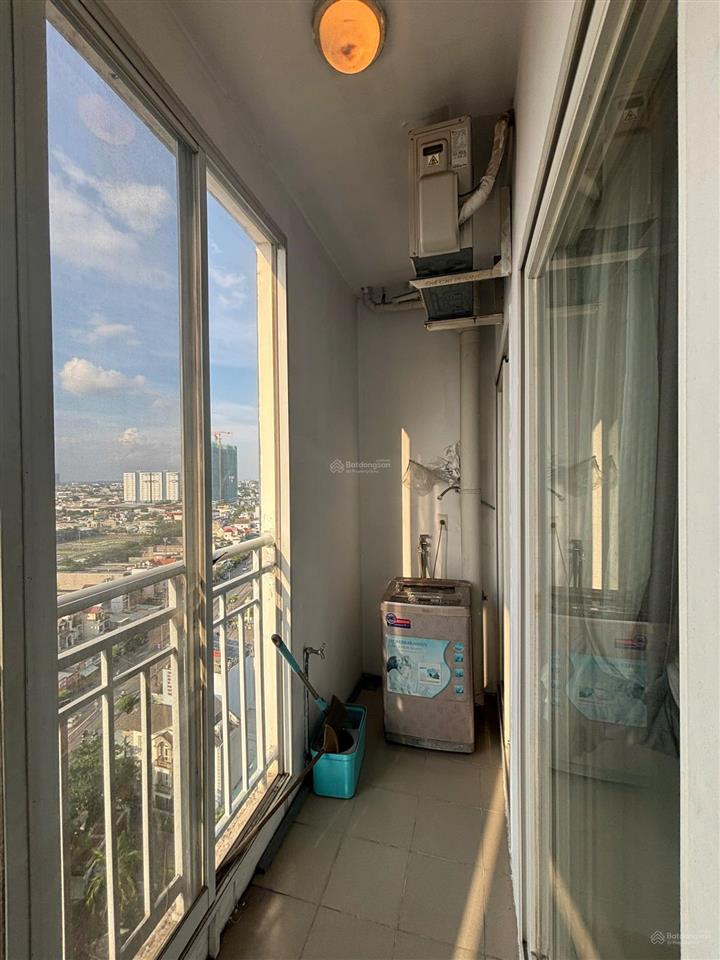 Bán nhanh charmplaza 3pn2wc giá 2,35 tỷ, nhà sẵn dọn vào ở luôn. gần ngã tư 550 vincom plaza dĩ an