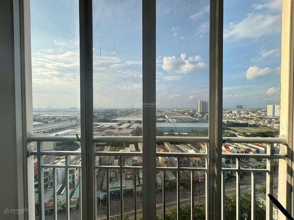 Bán nhanh charmplaza 3pn2wc giá 2,35 tỷ, nhà sẵn dọn vào ở luôn. gần ngã tư 550 vincom plaza dĩ an