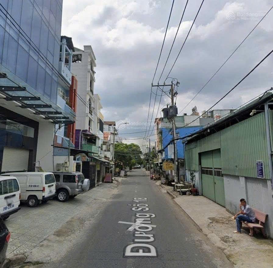 Cơ hội đầu tư phân lô nhà cũ cấp 4 lâu đời đường số 18 phường 8gò vấp dt 11mx17m cn 187m2.