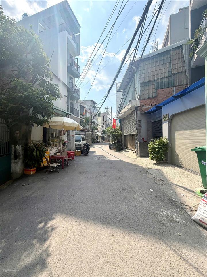 Bán dãy nhà trọ dương quãng hàm phường 5, dt 7 x18 m hẻm xe tải 6m được xây cao 5 tầng.