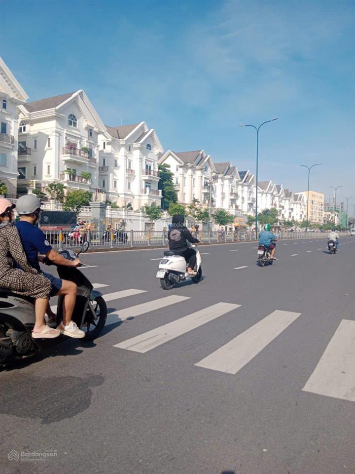 Bán dãy nhà trọ dương quãng hàm phường 5, dt 7 x18 m hẻm xe tải 6m được xây cao 5 tầng.