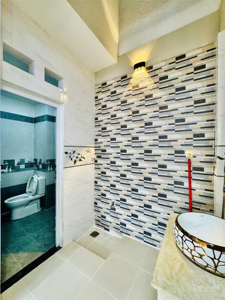 Bán nhà hẻm 20/nguyễn văn dung p. an nhơn, dt 4x17 đúc 5 tầng ô tô ngủ trong nhà.