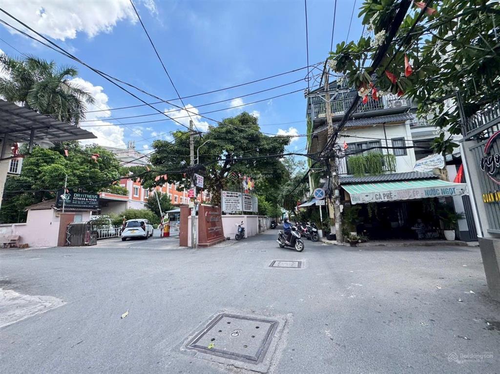 Bán nhà hxh thống nhất p.10, dt 5x16 đúc 3 tầng gần ngã 4 quang trung và thống nhất 100m