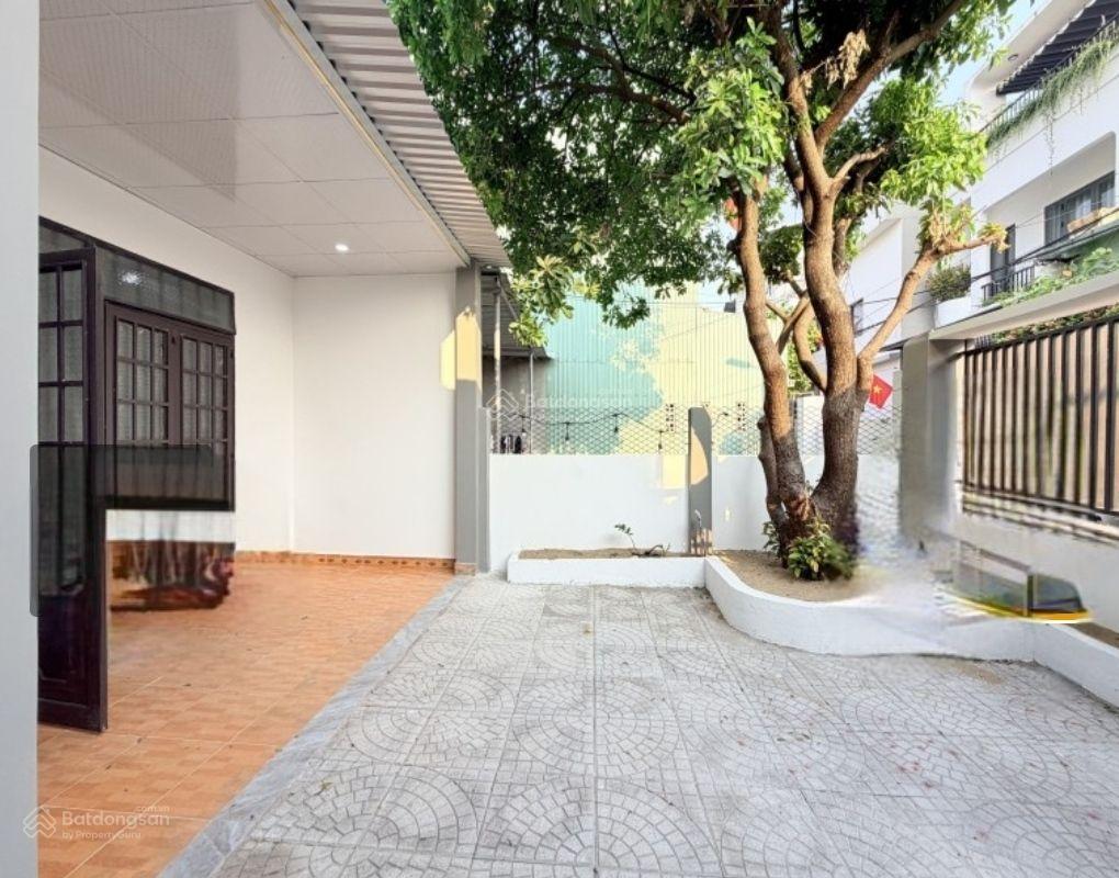 Bán nhà cấp 4 còn rất mới, diện tích lớn, gần biển