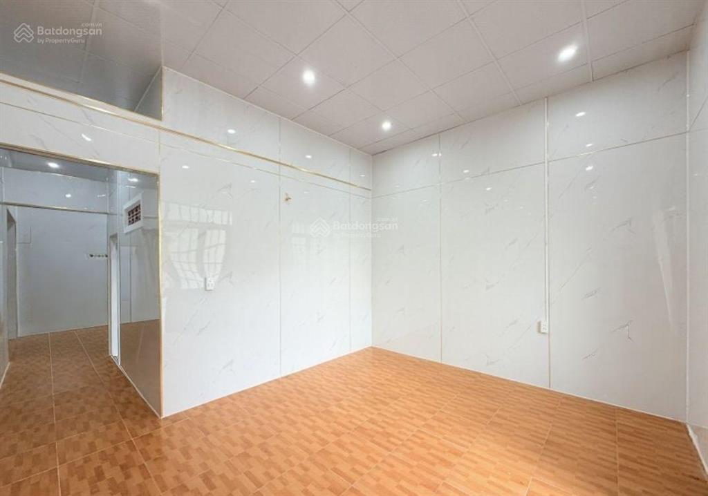 Bán nhà cấp 4 còn rất mới, diện tích lớn, gần biển