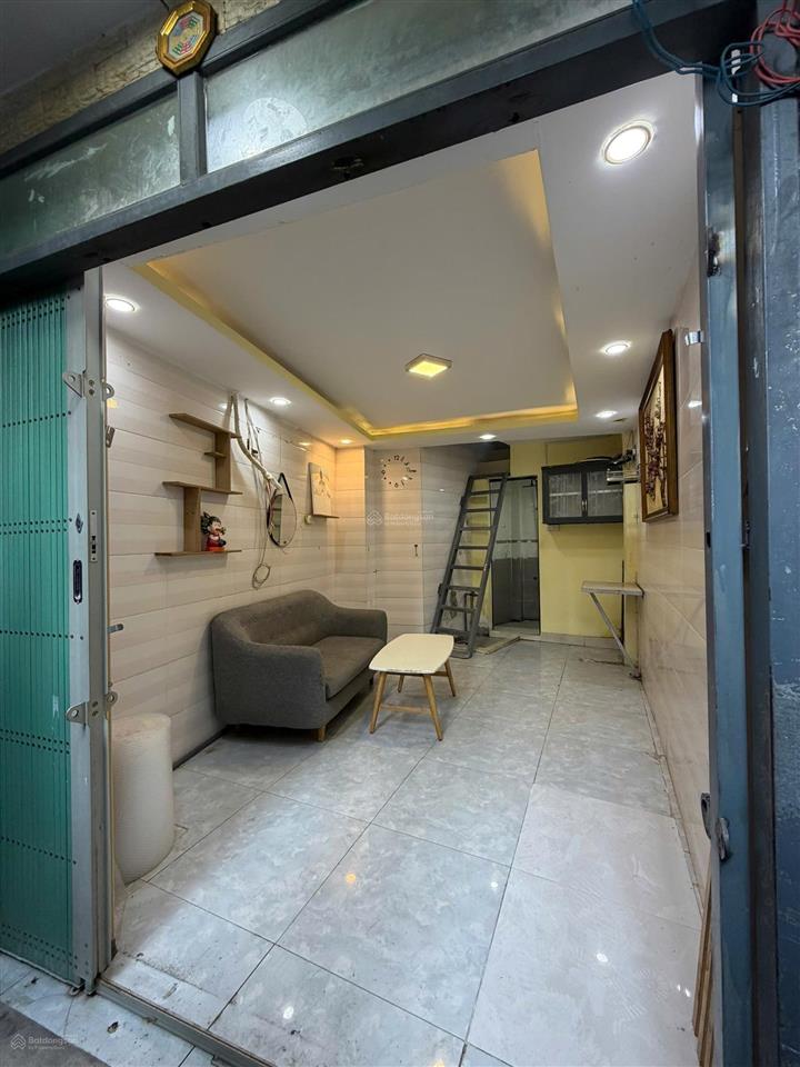 Bán nhà riêng tại cmt8 q3 hàng hiếm giá 2,4 tỷ, 15,2 m2