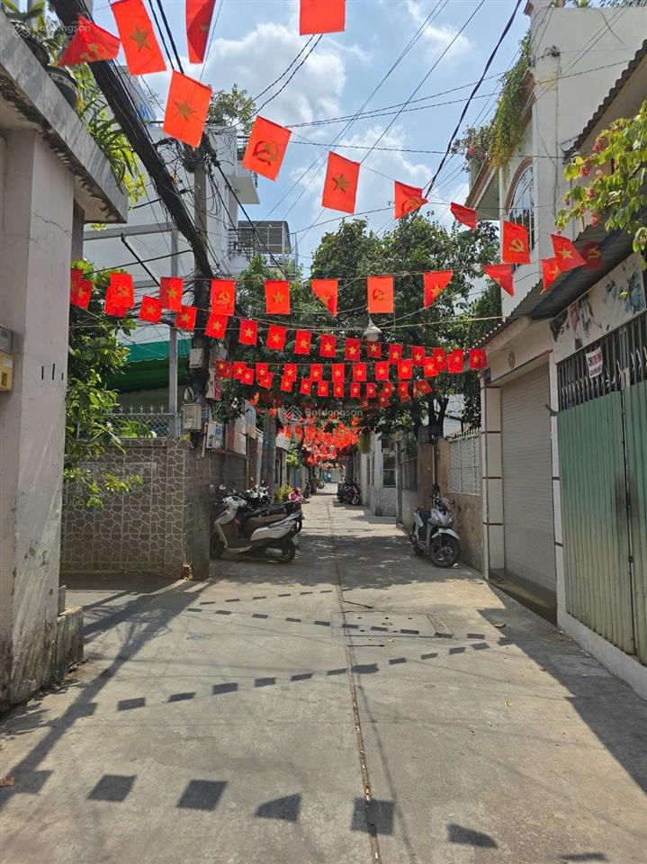 Bán nhà riêng tại cmt8 q3 hàng hiếm giá 2,4 tỷ, 15,2 m2