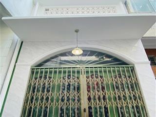 Rẻ nhất quận 1  hẻm 3m thoáng sát mt trần hưng đạo, đối diện khách sạn pull man. 42m2 đất