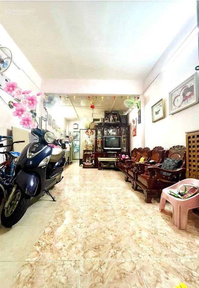 Rẻ nhất quận 1  hẻm 3m thoáng sát mt trần hưng đạo, đối diện khách sạn pull man. 42m2 đất