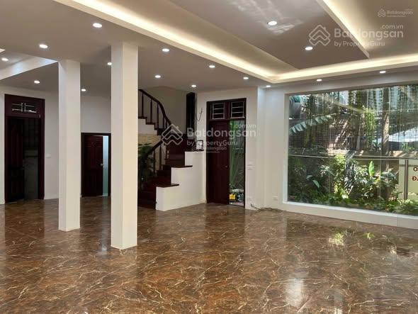 Mặt phố nguyễn khang rộng 100m xây 4 tầng làm văn phòng, ở gia đình, kho hàng oto đỗ cửa