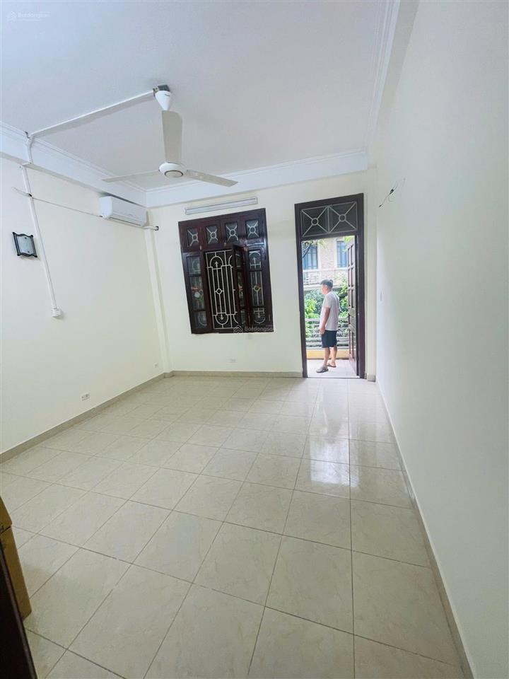 Nhà nguyên căn ngõ 22 trung kính rộng 48m2 xây 5,5 tầng, ô tô đỗ cửa, văn phòng, kinh doanh