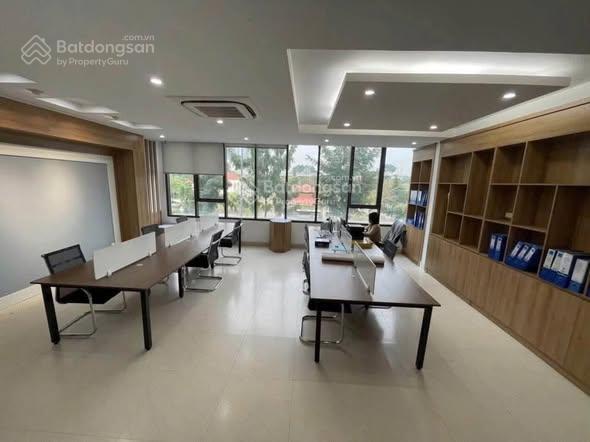 Sàn văn phòng tầng 3 diện tích 90m2 14,5tr/th mặt phố trung kính lớn