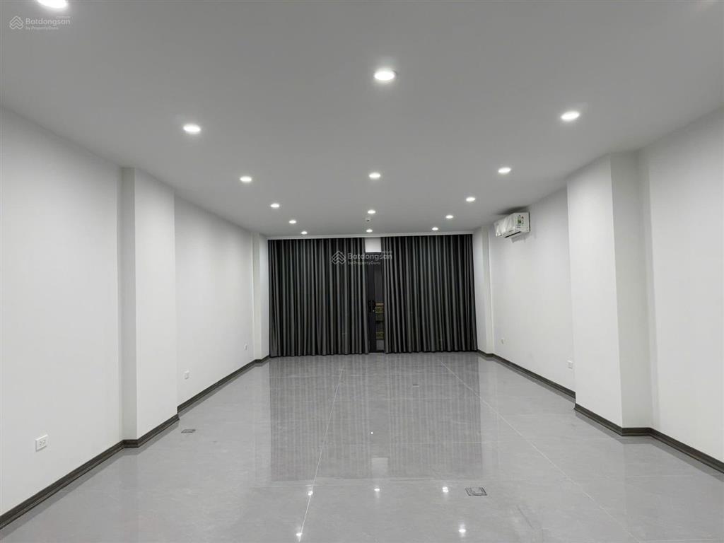Tòa nhà mạc thái tổ  cầu giấy 65m x 7 tầng thông sàn pccc thang máy ô tô đỗ cửa