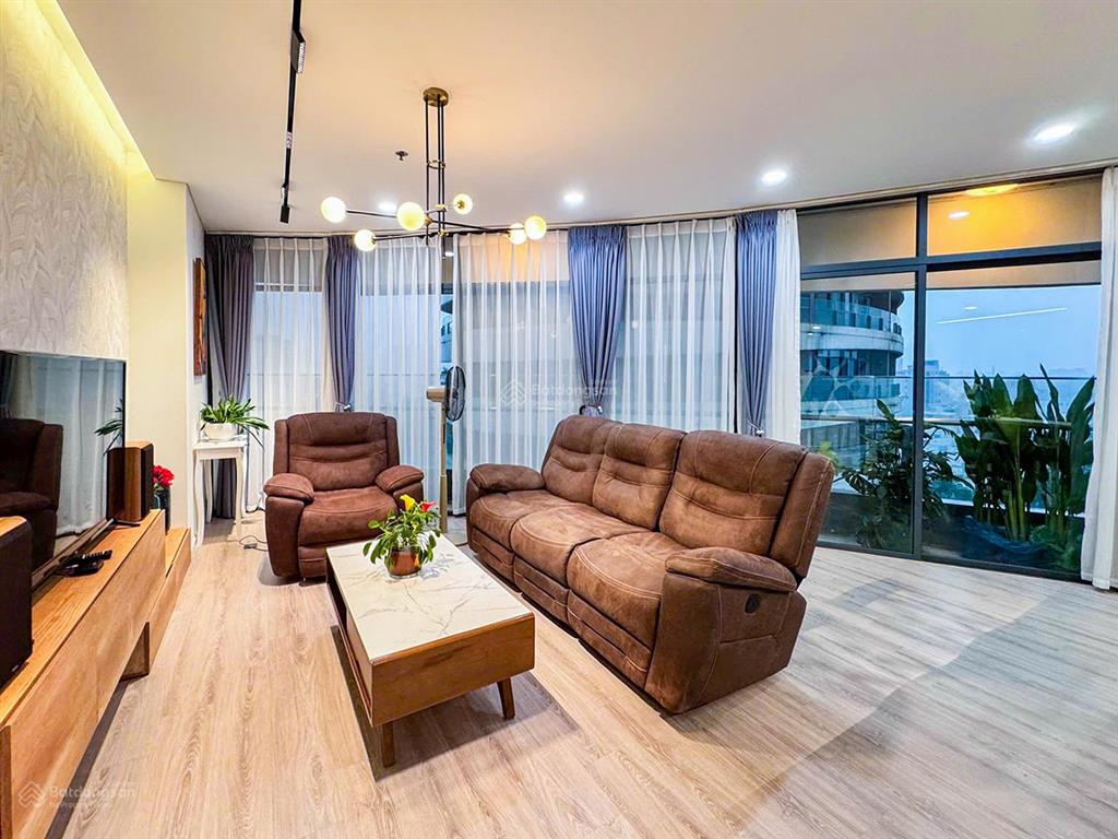 Cho thuê căn hộ tại city garden tháp boulevard gồm 3 phòng ngủ tầng trung view đẹp