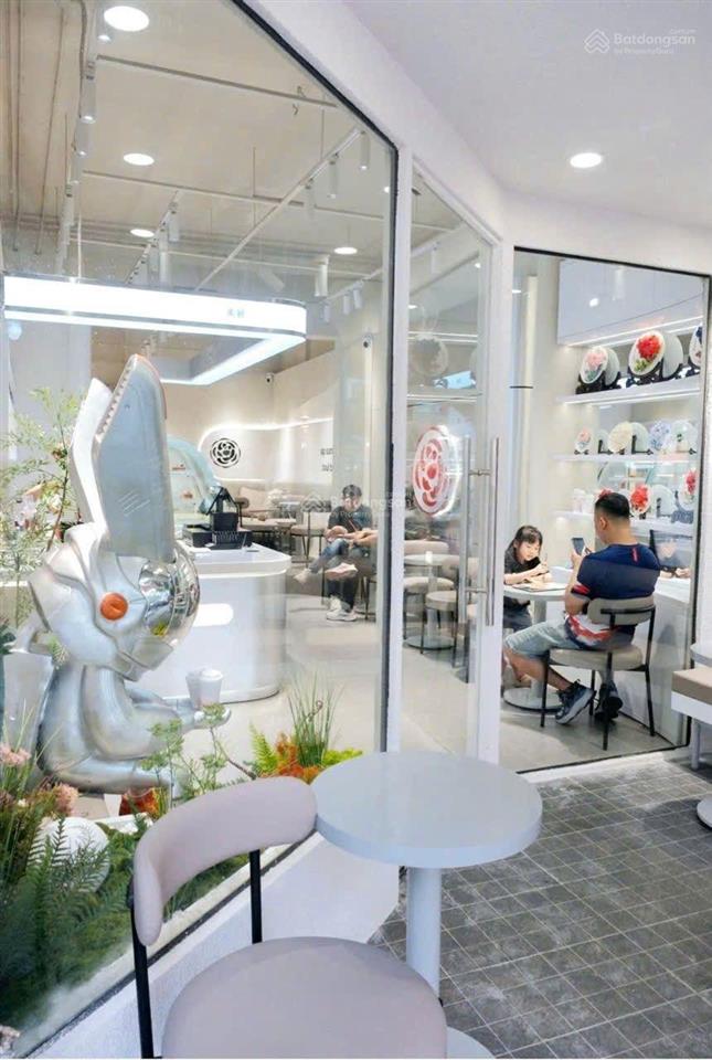 Mặt phố đại la hai bà trưng  kinh doanh bất chấp  vỉa hè 10m  vị trí đẹp nhất phố  ngay ngã tư