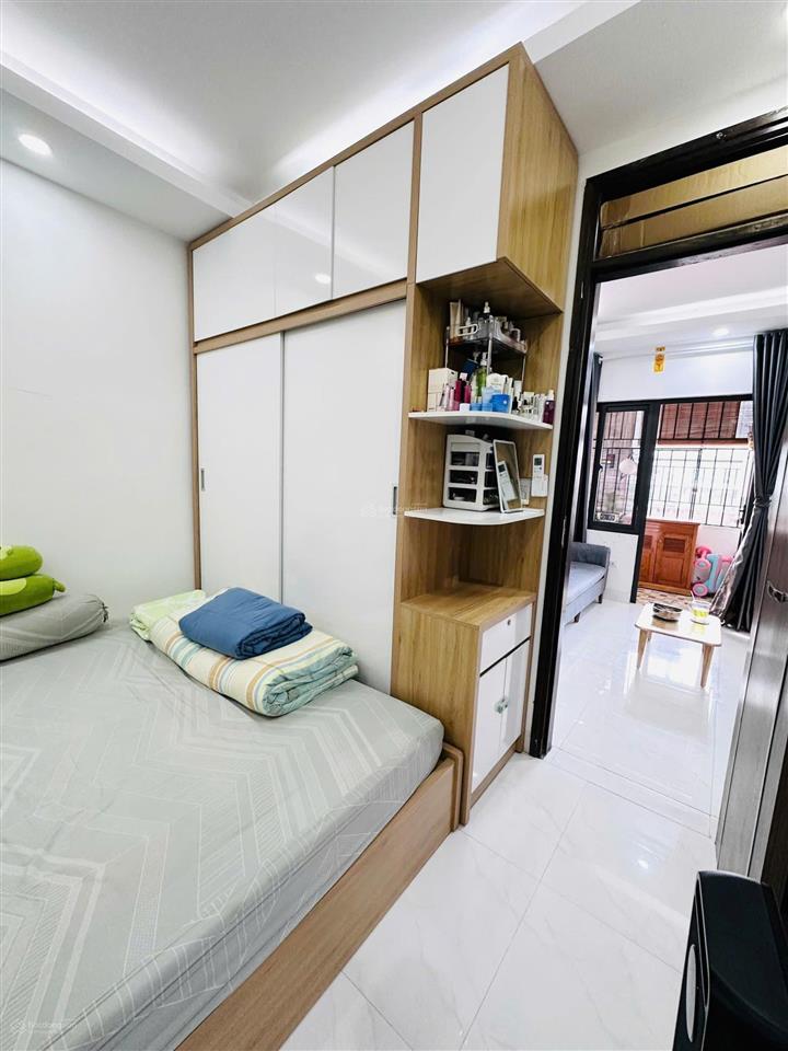 Mặt phố đại la hai bà trưng  kinh doanh bất chấp  vỉa hè 10m  vị trí đẹp nhất phố  ngay ngã tư