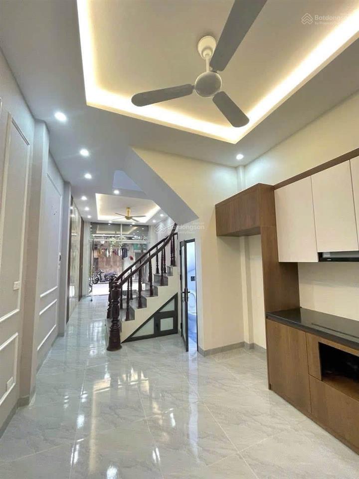 Mặt phố kinh doanh đỉnh ô tô tránh đỗ vỉa hè rộng nhà mới đẹp kđt văn quán vị trí