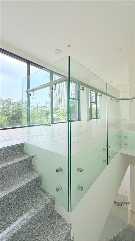 Bán shophouse mặt sảnh 2 mặt tiền tại masteri centre point, 17,5 tỷ, 144m2 bao đẹp tốt